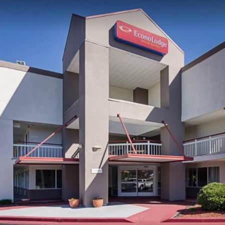 Econo Lodge Inn & Suites - Unicoi, TN