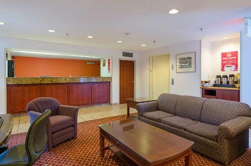 Econo Lodge Inn & Suites - Unicoi, TN