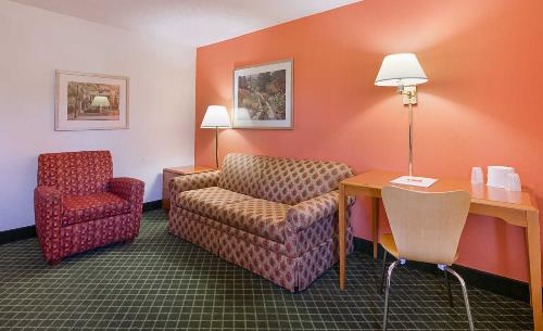 Econo Lodge Inn & Suites - Unicoi, TN